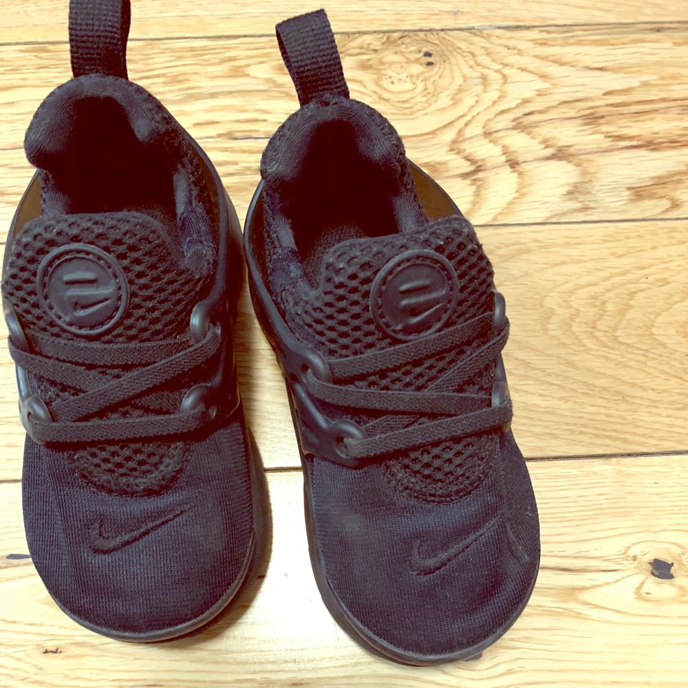 Toddler Boys Nike Prestos.